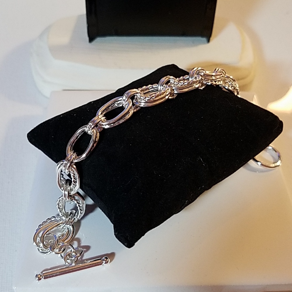 Chain Link Silver Tone Bracelet 7"